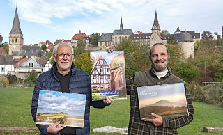 Karl-Heinz Wiemers (l.) und Ruben Emme vor der Kulisse der Stadt Warburg. - Miriam Emme Karl-Heinz Wiemers (l.) und Ruben Emme vor der Kulisse der Stadt Warburg. - Miriam Emme
