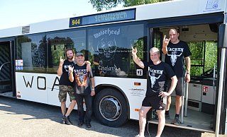 Reisegruppe: Busfahrer Torsten und seine Kumpels Markus, Dieter und Michael. - Katharina Thiel Reisegruppe: Busfahrer Torsten und seine Kumpels Markus, Dieter und Michael. - Katharina Thiel