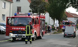 40 Feuerwehrleute sind am Donnerstagnachmittag in Salzkotten im Einsatz. - Ralph Meyer 40 Feuerwehrleute sind am Donnerstagnachmittag in Salzkotten im Einsatz. - Ralph Meyer
