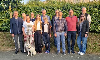 Duese Männer und Frauen haben sich am 16. Juni in Lichtenau zur Gründungsversammlung der neuen Wählergemeinschaft "Engagement & Verantwortung vor Ort" getroffen. Martin Gödecke (6. v. l.) ist ihr Vorsitzender. - Wevo Duese Männer und Frauen haben sich am 16. Juni in Lichtenau zur Gründungsversammlung der neuen Wählergemeinschaft "Engagement & Verantwortung vor Ort" getroffen. Martin Gödecke (6. v. l.) ist ihr Vorsitzender. - Wevo