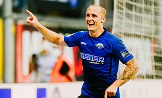 SCP-Stürmer Sven Michel jubelt am zweiten Spieltag im Heimspiel gegen Nürnberg (2:2) über seinen ersten Saisontreffer. Zwölf weitere Tore sollten in der Hinrunde folgen. - Besim Mazhiqi SCP-Stürmer Sven Michel jubelt am zweiten Spieltag im Heimspiel gegen Nürnberg (2:2) über seinen ersten Saisontreffer. Zwölf weitere Tore sollten in der Hinrunde folgen. - Besim Mazhiqi