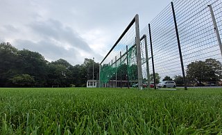 Der Sportplatz an der Kilver Straße soll eingezäunt werden. Zudem ist eine Erneuerung des Rasens geplant. Dafür würde das Gelände für mehrere Monate zur Baustelle werden. - Florian Weyand Der Sportplatz an der Kilver Straße soll eingezäunt werden. Zudem ist eine Erneuerung des Rasens geplant. Dafür würde das Gelände für mehrere Monate zur Baustelle werden. - Florian Weyand