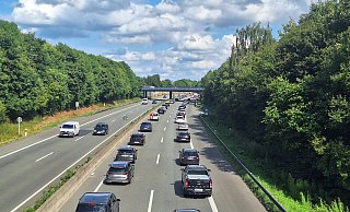Der Verkehr lief gegen 17 Uhr noch schleppend in Richtung Bad Oeynhausen. - Peter Heidbrink Der Verkehr lief gegen 17 Uhr noch schleppend in Richtung Bad Oeynhausen. - Peter Heidbrink