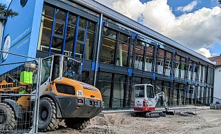 Der futuristische Neubau fügt sich funktional in den Bestand ein. - Burkhard Battran Der futuristische Neubau fügt sich funktional in den Bestand ein. - Burkhard Battran