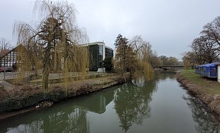 In diesem Bereich der Else sind die Elseterrassen geplant, doch zweimal im Jahr ist dort ein großes Partyzelt aufgebaut, das durch die Planungen in Bedrängnis geraten würde. Jetzt sollen weitere Gespräche stattfinden. Archivfoto: Florian Weyand - Florian Weyand In diesem Bereich der Else sind die Elseterrassen geplant, doch zweimal im Jahr ist dort ein großes Partyzelt aufgebaut, das durch die Planungen in Bedrängnis geraten würde. Jetzt sollen weitere Gespräche stattfinden. Archivfoto: Florian Weyand - Florian Weyand