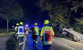 In Harsewinkel kam es auf der Münsterstraße zu einem schweren Unfall, bei dem sich zwei Wagen überschlugen. - Thorsten Heß In Harsewinkel kam es auf der Münsterstraße zu einem schweren Unfall, bei dem sich zwei Wagen überschlugen. - Thorsten Heß