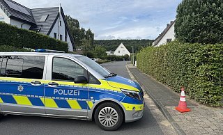 Die Polizei sperrte die Voßheide im Kreis Gütersloh zur Unfallaufnahme ab. - Frank Jasper Die Polizei sperrte die Voßheide im Kreis Gütersloh zur Unfallaufnahme ab. - Frank Jasper