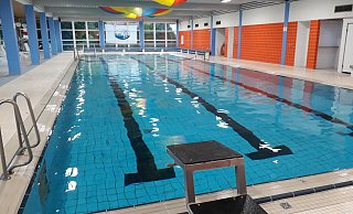Ein Blick ins Hallenbad in Peckelsheim. Während der Sanierung der Sporthalle bleibt es geöffnet. - DLRG Ein Blick ins Hallenbad in Peckelsheim. Während der Sanierung der Sporthalle bleibt es geöffnet. - DLRG