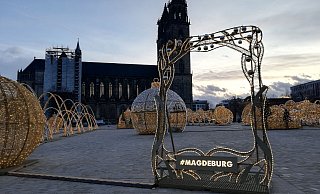 Die Lichterwelt auf dem Domplatz in Magdeburg, hier eine Aufnahme vom 30. Dezember 2023, ist eine Attraktion. Nach dem furchtbaren Anschlag auf den nahegelegenen Weihnachtsmarkt blieb die Lichterwelt zunächst dunkel. - Joern Spreen-Ledebur Die Lichterwelt auf dem Domplatz in Magdeburg, hier eine Aufnahme vom 30. Dezember 2023, ist eine Attraktion. Nach dem furchtbaren Anschlag auf den nahegelegenen Weihnachtsmarkt blieb die Lichterwelt zunächst dunkel. - Joern Spreen-Ledebur