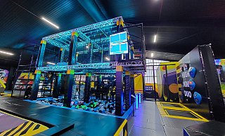 Im Mega Bounce Minden gibt es 17 Attraktionen, unter anderem einen Ninja-Parcours. - Mindoortainment Im Mega Bounce Minden gibt es 17 Attraktionen, unter anderem einen Ninja-Parcours. - Mindoortainment
