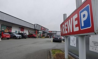 Der Rewe-Markt an der Brenkhäuser Straße in Höxter soll in diesem Jahr umgebaut werden. - Svenja Ludwig Der Rewe-Markt an der Brenkhäuser Straße in Höxter soll in diesem Jahr umgebaut werden. - Svenja Ludwig