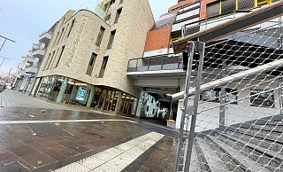 Im Gebäudekomplex Westernmauer 12-16 sollen bald zwei Rolltore die offene Trinker- und Drogenszene verdrängen. - Rajkumar Mukherjee Im Gebäudekomplex Westernmauer 12-16 sollen bald zwei Rolltore die offene Trinker- und Drogenszene verdrängen. - Rajkumar Mukherjee