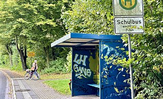 Der vermisste 27-jährige Ukrainer hielt sich die meiste Zeit seines Verschwindens an dieser Schulbushaltestelle auf. - Stefan Becker Der vermisste 27-jährige Ukrainer hielt sich die meiste Zeit seines Verschwindens an dieser Schulbushaltestelle auf. - Stefan Becker