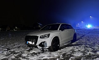 Der Weg auf den Acker beschädigte das Auto stark. - Paul Brinkmann Der Weg auf den Acker beschädigte das Auto stark. - Paul Brinkmann