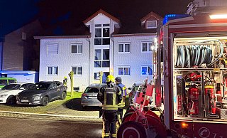 In diesem Mehrfamilienhaus an der Hövelhofer Leuschnerstraße brannte am Montagabend Mobiliar auf einem Balkon im Hochparterre. - Ralph Meyer In diesem Mehrfamilienhaus an der Hövelhofer Leuschnerstraße brannte am Montagabend Mobiliar auf einem Balkon im Hochparterre. - Ralph Meyer