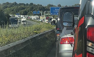 Nach einem Unfall zwischen den Anschlussstellen Herford-Bad Salzuflen und Ostwestfalen-Lippe staute sich der Verkehr auf der A2. - Nico Buchholz Nach einem Unfall zwischen den Anschlussstellen Herford-Bad Salzuflen und Ostwestfalen-Lippe staute sich der Verkehr auf der A2. - Nico Buchholz
