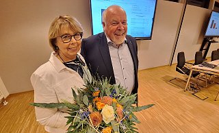 Uta Meier freute sich zusammen mit ihrem Mann Rüdiger über den Erfolg bei der Wahl in Kirchlengern. - Peter Heidbrink Uta Meier freute sich zusammen mit ihrem Mann Rüdiger über den Erfolg bei der Wahl in Kirchlengern. - Peter Heidbrink