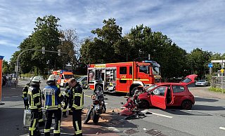 Auf der Kreuzung Horstheider Weg und Westerfeldstraße sind ein Renault und eine Suzuki zusammen gestoßen. - Paul Brinkmann Auf der Kreuzung Horstheider Weg und Westerfeldstraße sind ein Renault und eine Suzuki zusammen gestoßen. - Paul Brinkmann