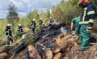 Insgesamt waren 30 Feuerwehrleute im Einsatz. - Peter Unger Insgesamt waren 30 Feuerwehrleute im Einsatz. - Peter Unger