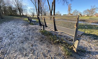 Auf dem neuen Weg im Werreauenpark blieb nach dem Hochwasser der Schlamm. Jetzt könnte er asphaltiert werden. - Dirk Windmöller Auf dem neuen Weg im Werreauenpark blieb nach dem Hochwasser der Schlamm. Jetzt könnte er asphaltiert werden. - Dirk Windmöller
