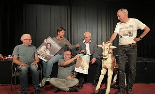 Gerd Breker (v. l.), Susanne Frey, Thomas Biermann, Hansgeorg Enzian, und Dietmar Hiller präsentieren das neue Theater-Programm nach der Sommerpause. - Verena Freiberg Gerd Breker (v. l.), Susanne Frey, Thomas Biermann, Hansgeorg Enzian, und Dietmar Hiller präsentieren das neue Theater-Programm nach der Sommerpause. - Verena Freiberg