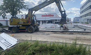 Direkt vor dem Haupteingang von Nobilia im Kreis Gütersloh wird aktuell die Waldstraße auf 320 Metern Länge vollständig saniert. - Markus Voss Direkt vor dem Haupteingang von Nobilia im Kreis Gütersloh wird aktuell die Waldstraße auf 320 Metern Länge vollständig saniert. - Markus Voss
