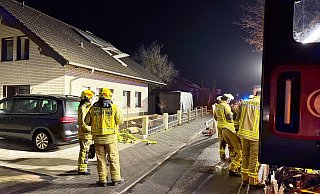Mehr als 50 Feuerwehrleute wurden am Dienstagmorgen zu einem Wohnungsbrand in einem Einfamilienhaus an der Marienstraße im Bürener Stadtteil Steinhausen alarmiert. - Ralph Meyer Mehr als 50 Feuerwehrleute wurden am Dienstagmorgen zu einem Wohnungsbrand in einem Einfamilienhaus an der Marienstraße im Bürener Stadtteil Steinhausen alarmiert. - Ralph Meyer