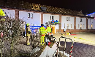 Auch wenn das defekte Gerät nicht lokalisiert werden konnte, durften die Mitarbeitenden nach etwa 30 Minuten den Markt wieder betreten. - Ralph Meyer Auch wenn das defekte Gerät nicht lokalisiert werden konnte, durften die Mitarbeitenden nach etwa 30 Minuten den Markt wieder betreten. - Ralph Meyer