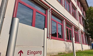 Das Forscherhaus Bünde ist seit Beginn des neuen Schuljahres keine Gesamtschule mehr. Das alte Schild am Schulgebäude ist inzwischen verschwunden. - Alexandra Stratmeier Das Forscherhaus Bünde ist seit Beginn des neuen Schuljahres keine Gesamtschule mehr. Das alte Schild am Schulgebäude ist inzwischen verschwunden. - Alexandra Stratmeier