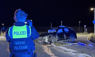 Die Engersche Straße in Bielefeld war wegen eines Autounfalls komplett gesperrt. - Paul Brinkmann Die Engersche Straße in Bielefeld war wegen eines Autounfalls komplett gesperrt. - Paul Brinkmann