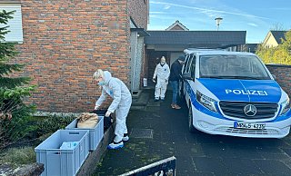 Die Spurensicherung hat einige Spuren des Gewaltverbrechens in und an dem Haus der getöteten Seniorin an der Haflinger Straße in Gütersloh gesichert. - Wolfgang Wotke Die Spurensicherung hat einige Spuren des Gewaltverbrechens in und an dem Haus der getöteten Seniorin an der Haflinger Straße in Gütersloh gesichert. - Wolfgang Wotke