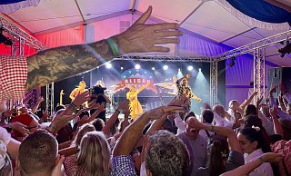 Da geht die Party richtig los: Fotos vom ersten Oktoberfest der Saison in Bielefeld auf dem Heeper Schützenberg. - Tunay Karal Da geht die Party richtig los: Fotos vom ersten Oktoberfest der Saison in Bielefeld auf dem Heeper Schützenberg. - Tunay Karal