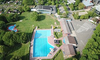 Die Löhner Bäder müssen neu gebaut werden. Besonders das Hallenbad ist in einem schlechten Zustand. - Wolfhard Jording Die Löhner Bäder müssen neu gebaut werden. Besonders das Hallenbad ist in einem schlechten Zustand. - Wolfhard Jording