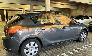 Dieses Fahrzeug wurde stark beschmiert. Es ist eines von mindestens drei Autos, das betroffen ist. - Thomas Lieske Dieses Fahrzeug wurde stark beschmiert. Es ist eines von mindestens drei Autos, das betroffen ist. - Thomas Lieske
