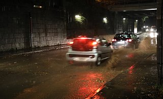 In der Unterführung am Bahnhof in Warburg stand das Wasser hoch. - Simone Flörke In der Unterführung am Bahnhof in Warburg stand das Wasser hoch. - Simone Flörke