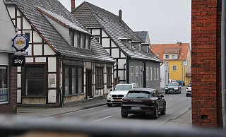 Auch nach dem Lückenschluss hat der Verkehr in der Ortsdurchfahrt nur unwesentlich nachgelassen. - Uwe Pollmeier Auch nach dem Lückenschluss hat der Verkehr in der Ortsdurchfahrt nur unwesentlich nachgelassen. - Uwe Pollmeier