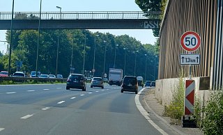 Auf einer Strecke von 1,3 Kilometern gilt aktuell auf dem Ostwestfalendamm ein Tempolimit von 50 km/h. - Andreas Zobe Auf einer Strecke von 1,3 Kilometern gilt aktuell auf dem Ostwestfalendamm ein Tempolimit von 50 km/h. - Andreas Zobe