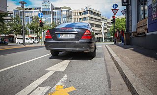 Auch manches Navi führte Autofahrer auf Abwege und verbotenerweise über den gesperrten Jahnplatz. - Sarah Jonek Auch manches Navi führte Autofahrer auf Abwege und verbotenerweise über den gesperrten Jahnplatz. - Sarah Jonek