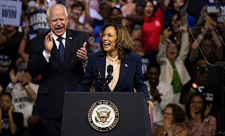 Gerade gemeinsam in den US-Wahlkampf gestartet: Kamala Harris und Tim Walz. - Joe Lamberti/AP/dpa Gerade gemeinsam in den US-Wahlkampf gestartet: Kamala Harris und Tim Walz. - Joe Lamberti/AP/dpa