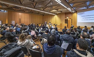 Zahlreiche jesidische Flüchtlinge folgten der Einladung des Jobcenters ins Rathaus. - Ansgar Mönter Zahlreiche jesidische Flüchtlinge folgten der Einladung des Jobcenters ins Rathaus. - Ansgar Mönter