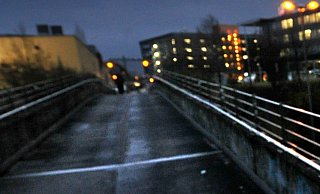 Die Fußgängerbrücke zwischen Europa-Platz (Ishara) und dem Forum (Meller Straße / Schmiedestraße) gilt schon lange als Angstraum in Bielefeld. - Symbolfoto: Andreas Frücht Die Fußgängerbrücke zwischen Europa-Platz (Ishara) und dem Forum (Meller Straße / Schmiedestraße) gilt schon lange als Angstraum in Bielefeld. - Symbolfoto: Andreas Frücht