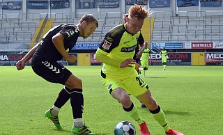 SCP-Neuzugang Pascal Steinwender (r.), der sich hier gegen VfB-Kapitän Tommy Grupe durchsetzt, zählte in der ersten Hälfte zu den Paderborner Aktivposten. - Ulrich Petzold SCP-Neuzugang Pascal Steinwender (r.), der sich hier gegen VfB-Kapitän Tommy Grupe durchsetzt, zählte in der ersten Hälfte zu den Paderborner Aktivposten. - Ulrich Petzold