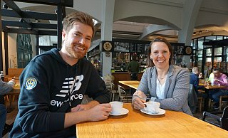 Markthallenmanagerin Bettina Harre und Lars Sundermann von der Pro Herford freuen sich, dass die Besucherzahlen in der Markthalle steigen. - Christina Römer Markthallenmanagerin Bettina Harre und Lars Sundermann von der Pro Herford freuen sich, dass die Besucherzahlen in der Markthalle steigen. - Christina Römer