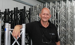 Ulrich Jansen ist einer von drei Geschäftsführern bei lean-pro. Eigentlich ist das Unternehmen auf Veranstaltungstechnik spezialisiert. Doch in der Coronakrise geht der Betrieb aus Elsen neue Wege. - David Knapp Ulrich Jansen ist einer von drei Geschäftsführern bei lean-pro. Eigentlich ist das Unternehmen auf Veranstaltungstechnik spezialisiert. Doch in der Coronakrise geht der Betrieb aus Elsen neue Wege. - David Knapp