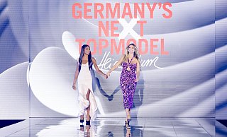 Supermodel Naomi Campbell ist am Mittwoch an der Seite von Heidi Klum bei "Germanys Next Topmodel" zu sehen. Gemeinsam beurteilen sie dann unter anderem Alexander aus Löhne. - ProSieben/Nadine Rupp Supermodel Naomi Campbell ist am Mittwoch an der Seite von Heidi Klum bei "Germanys Next Topmodel" zu sehen. Gemeinsam beurteilen sie dann unter anderem Alexander aus Löhne. - ProSieben/Nadine Rupp