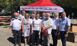 AWO Sommerfest 2019Der Vorstand und die Gäste (v.l.): Herr Schadwinkel, Stefan Schwartze, Angela Lück, Christiane Möller-Bach, Andreas Rödel, Gisela Kucknat, Ulrich Rolfswinkel, Klaus-Ulrich Pustlauk, Jürgen Müller und Christian Dahm. - Mareike Köstermeyer AWO Sommerfest 2019Der Vorstand und die Gäste (v.l.): Herr Schadwinkel, Stefan Schwartze, Angela Lück, Christiane Möller-Bach, Andreas Rödel, Gisela Kucknat, Ulrich Rolfswinkel, Klaus-Ulrich Pustlauk, Jürgen Müller und Christian Dahm. - Mareike Köstermeyer