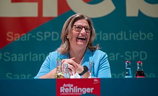 Kann mit den Umfrageergebnissen zufrieden sein. Die Spitzenkandidatin der SPD: Anke Rehlinger. - Foto: Oliver Dietze/dpa Kann mit den Umfrageergebnissen zufrieden sein. Die Spitzenkandidatin der SPD: Anke Rehlinger. - Foto: Oliver Dietze/dpa