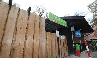 Der in die Jahre gekommene Eingangsbereich des Tierparks wird komplett neu gebaut und dadurch barrierefrei. - Tierpark Herford Der in die Jahre gekommene Eingangsbereich des Tierparks wird komplett neu gebaut und dadurch barrierefrei. - Tierpark Herford