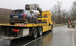 An dem Corsa entstand laut Polizei Totalschaden. Er wurde abgeschleppt. - Simone Flörke An dem Corsa entstand laut Polizei Totalschaden. Er wurde abgeschleppt. - Simone Flörke