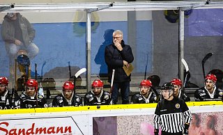 Herfords Trainer Jeff Job hat am Sonntagabend eine Niederlage gesehen, aber auch viel Gutes. - Yvonne Gottschlich Herfords Trainer Jeff Job hat am Sonntagabend eine Niederlage gesehen, aber auch viel Gutes. - Yvonne Gottschlich
